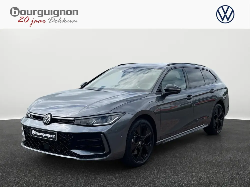 Volkswagen Passat Variant 1.5 eHybrid R-Line Business | Trek uit 2025