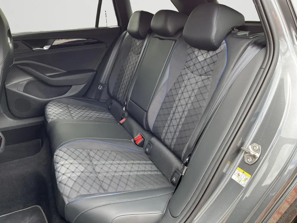Volkswagen Passat Variant 1.5 eHybrid R-Line Business | Trek uit 2025, foto 15