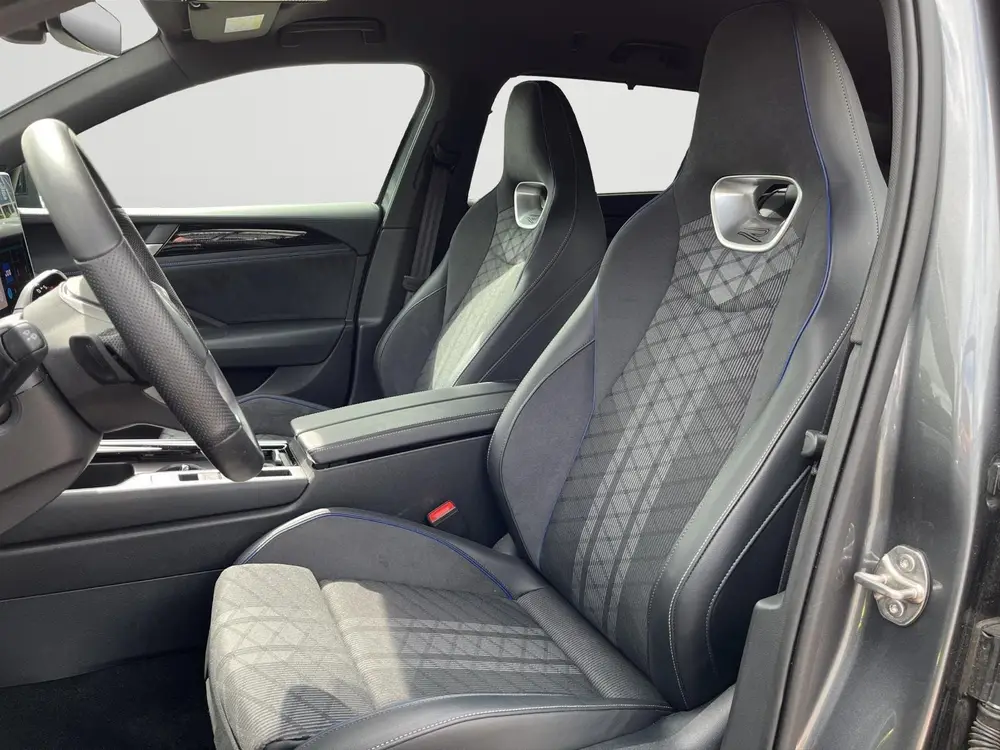Volkswagen Passat Variant 1.5 eHybrid R-Line Business | Trek uit 2025, foto 5