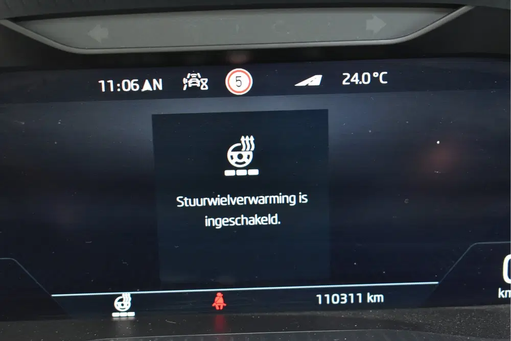 Skoda Karoq 1.5 TSI ACT Sportline Business Panorama uit 2022, foto 13