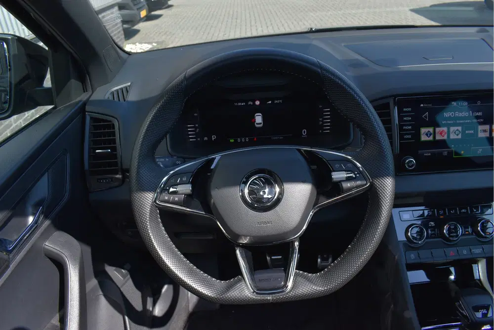 Skoda Karoq 1.5 TSI ACT Sportline Business Panorama uit 2022, foto 4