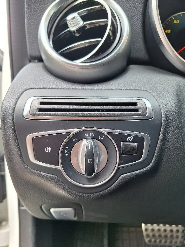 Mercedes-Benz C-Klasse C180d Estate AMG uit 2019, foto 11