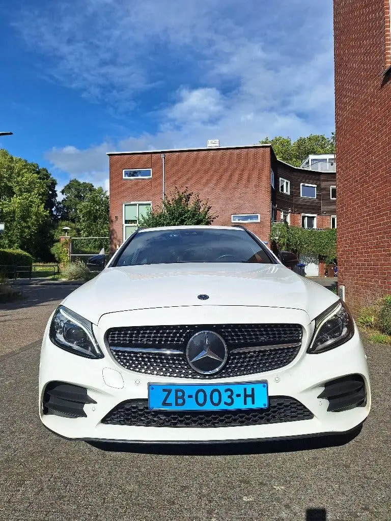 Mercedes-Benz C-Klasse C180d Estate AMG uit 2019, foto 2
