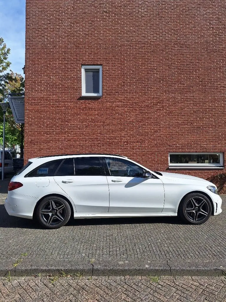 Mercedes-Benz C-Klasse C180d Estate AMG uit 2019, foto 5