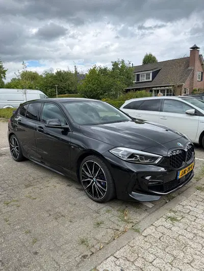 BMW 1-serie 1-Serie 120i 178pk panoramadak uit 2022