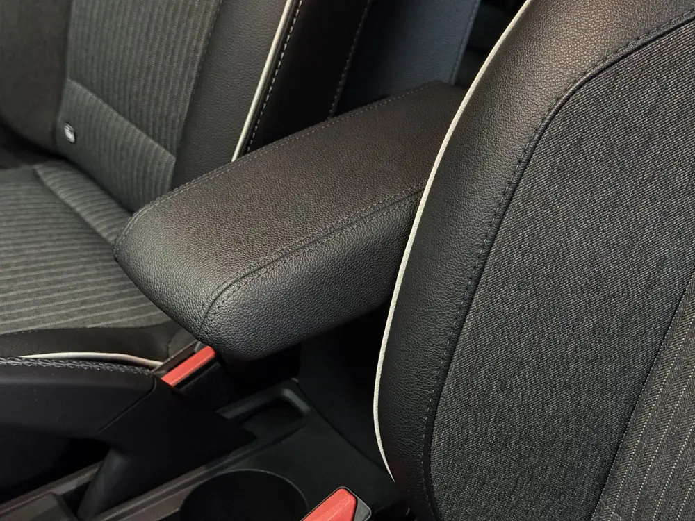 Renault Clio 1.0 TCe 100pk Edition One | Groot Navi | Bose | uit 2019, foto 18
