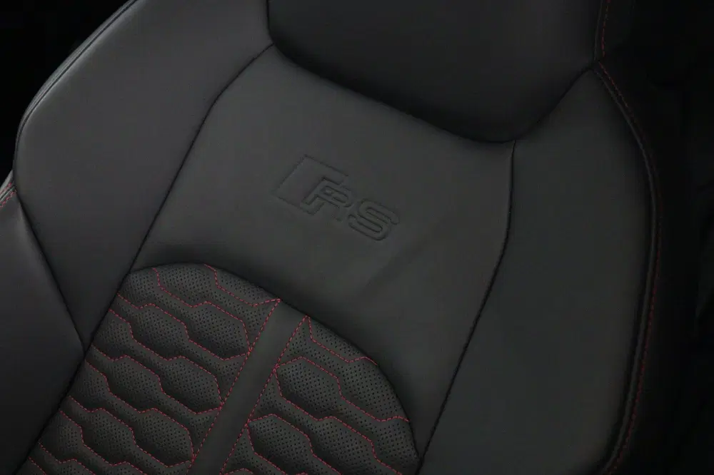 Audi RS6 RS TFSI quattro Dynamic+ uit 2023, foto 16