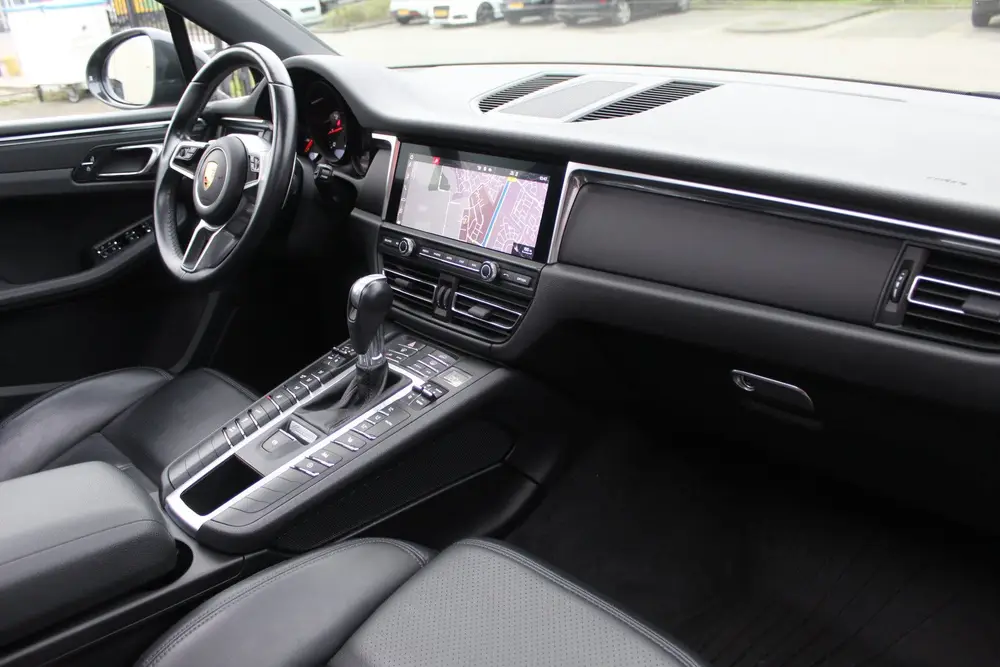 Porsche Macan 2.0 Panoramadak/Adaptive cruise control/Ledere uit 2020, foto 2