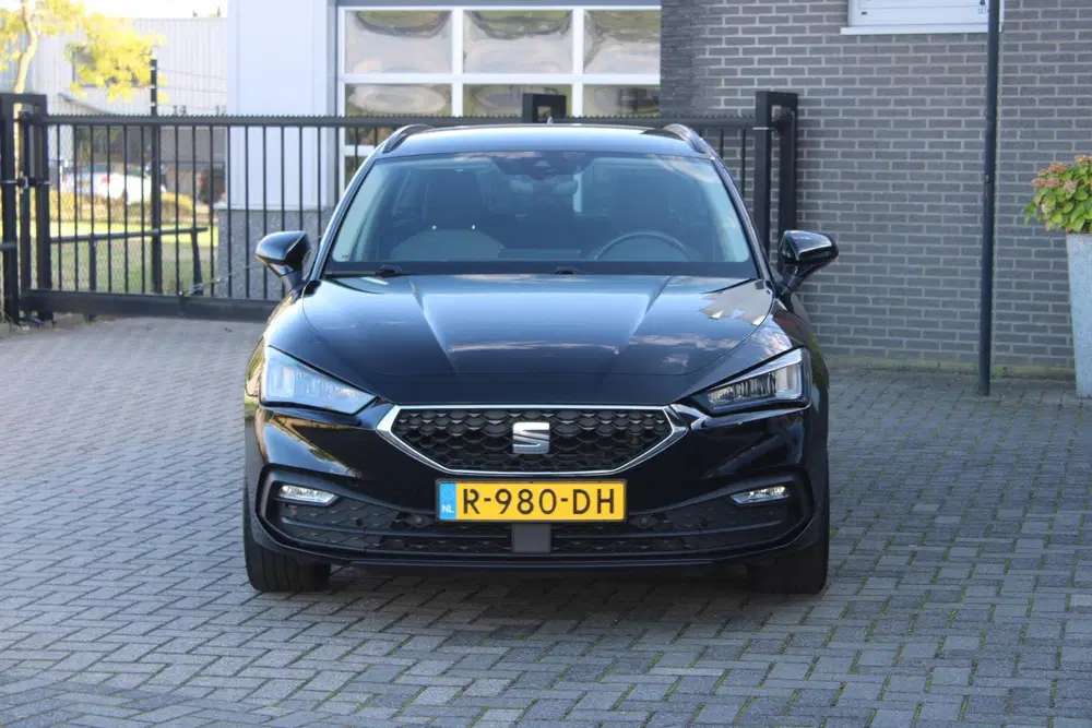 SEAT Leon 1.0 TSI Style Business Intense Led uit 2022, foto 2