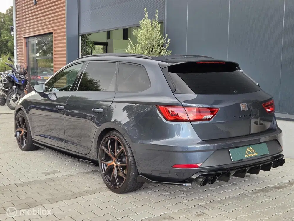 SEAT Leon Cupra 300 4DRIVE 2.0 TSI Beats uit 2020, foto 2