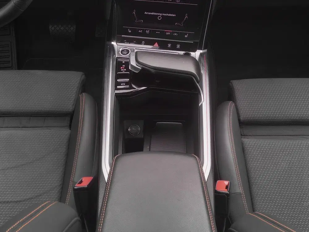 Audi e-tron 55 Quattro S-Line 95 kWh 408 PK uit 2022, foto 11