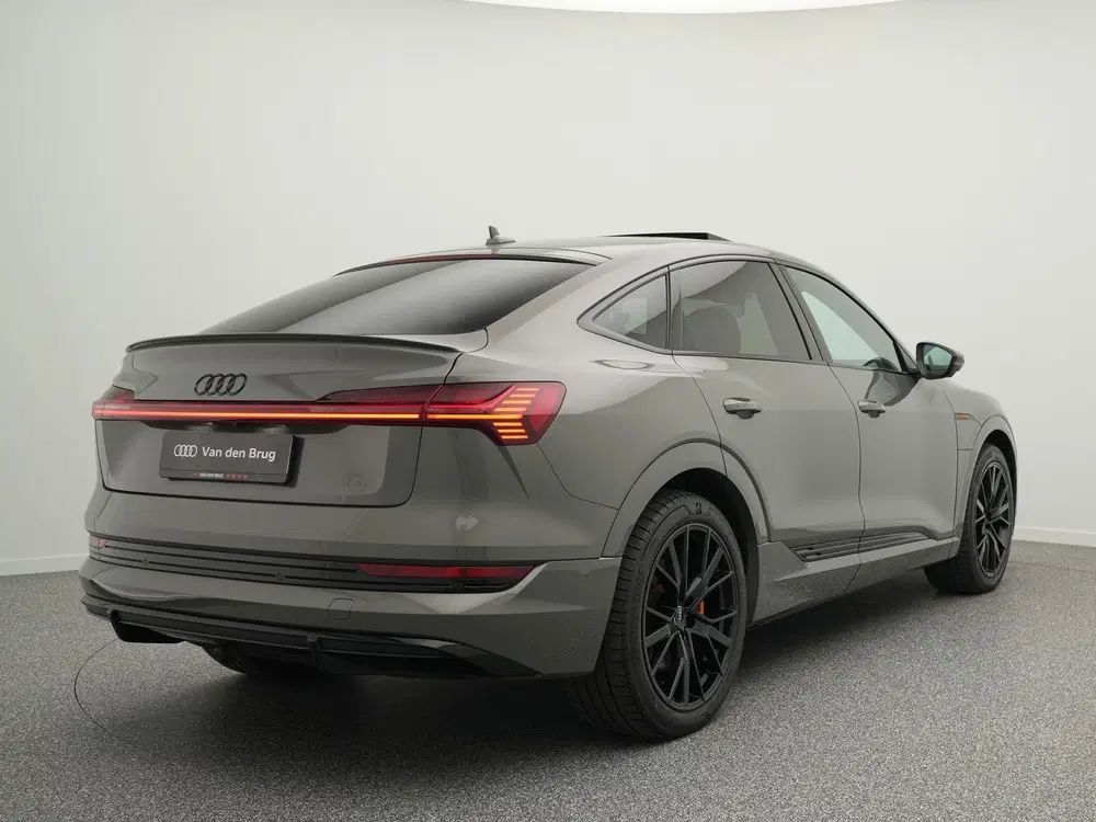 Audi e-tron 55 Quattro S-Line 95 kWh 408 PK uit 2022, foto 2