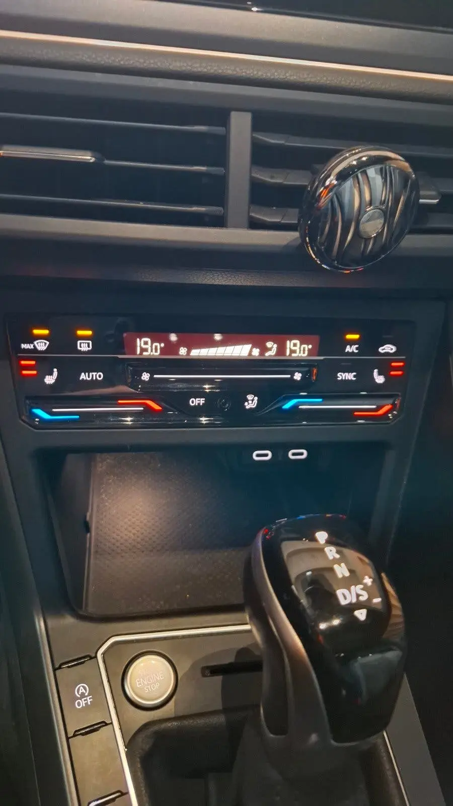 Volkswagen Taigo 3x R Line 2022 uit 2022, foto 14