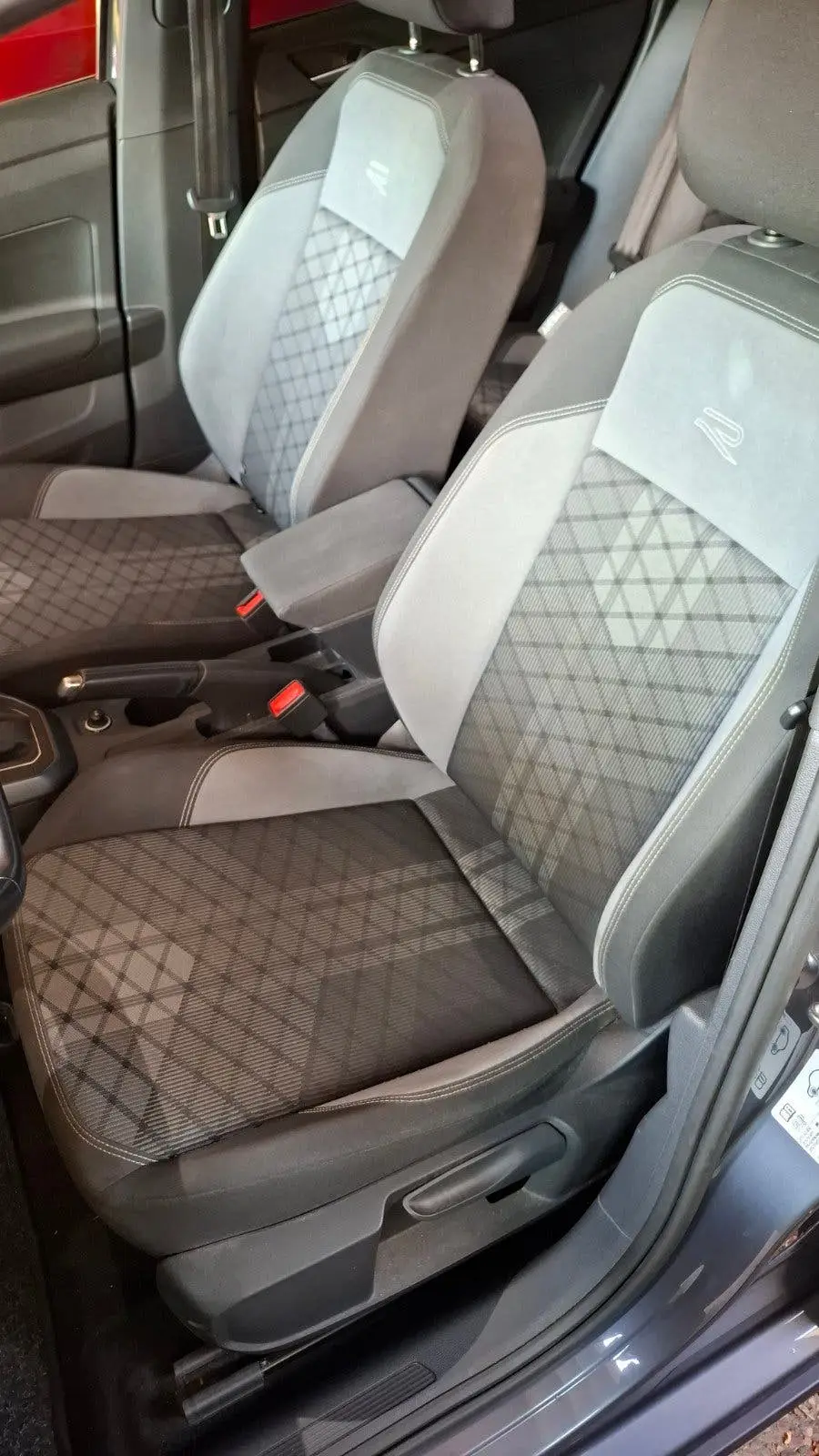 Volkswagen Taigo 3x R Line 2022 uit 2022, foto 9
