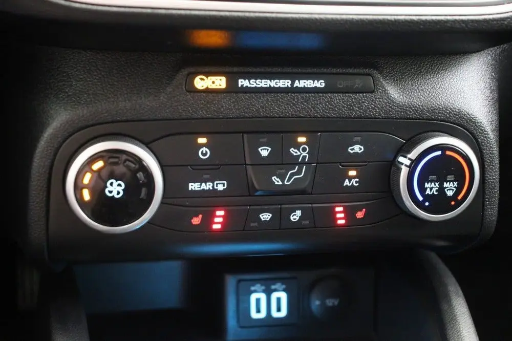 Ford Focus Wagon 1.5 EcoBlue Titanium X Business uit 2022, foto 7