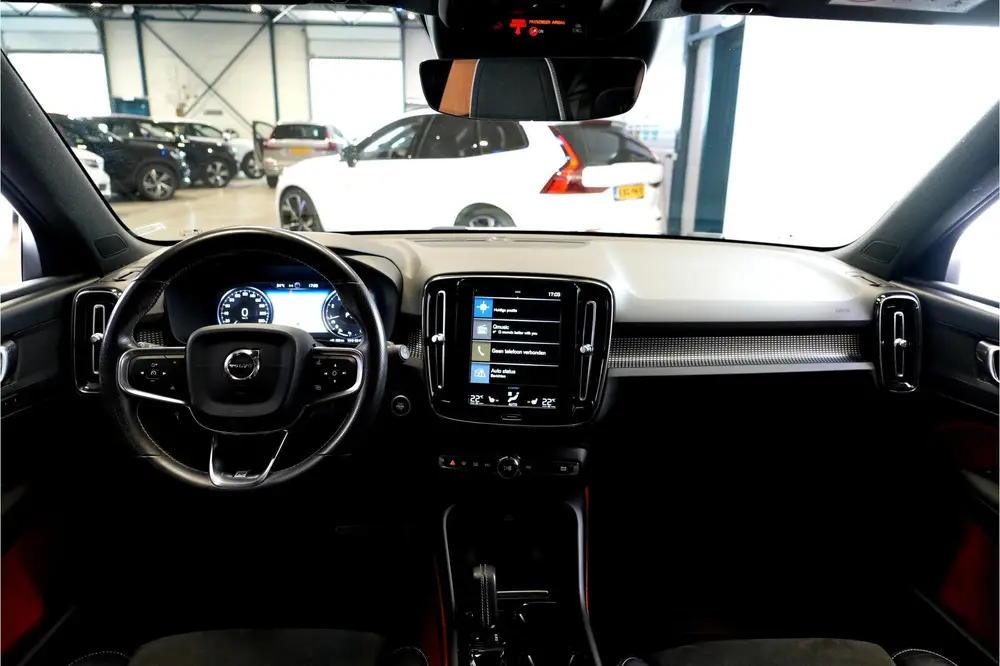 Volvo XC40 2.0 T4 140kW/190pk Aut8 R-Design PANORAMADAK + EL uit 2019, foto 2