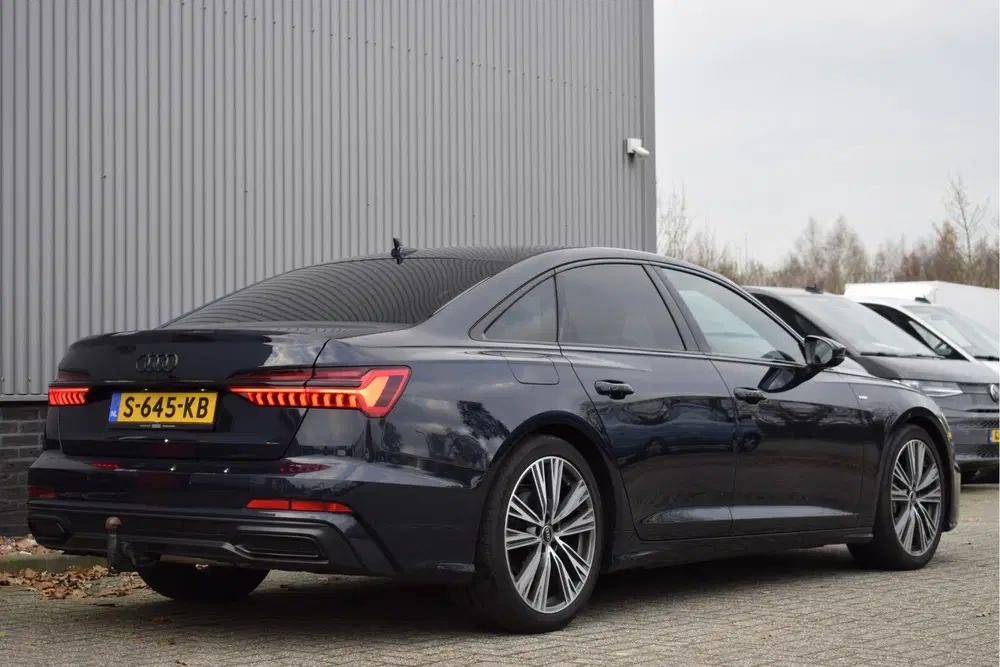 Audi A6 40 TFSI S-line edition Competition Adaptiv uit 2023, foto 13