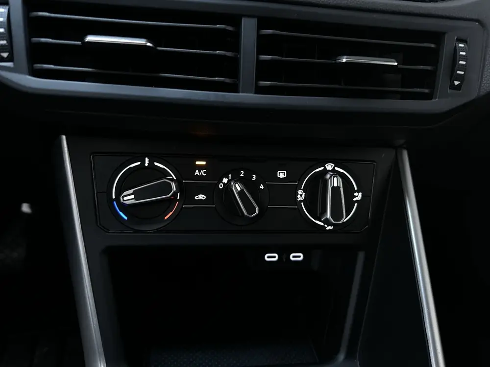Volkswagen Polo 1.0 TSI Life Parkeersensoren App-Connect DAB uit 2021, foto 20