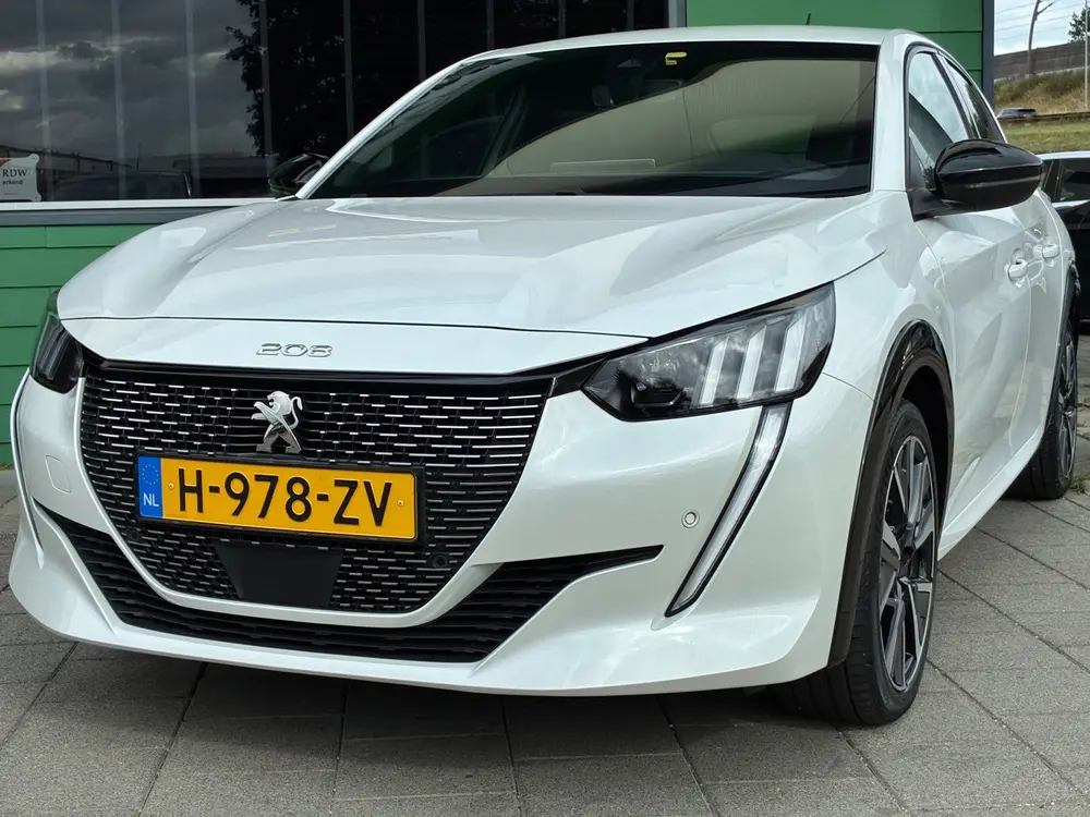 Peugeot 208 1.2 PureTech GT-Line uit 2020, foto 4