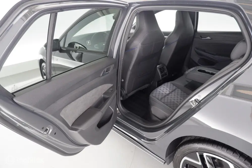 Volkswagen Golf 1.5 eTSI 150PK R-Line Edition Black Style fa uit 2024, foto 19