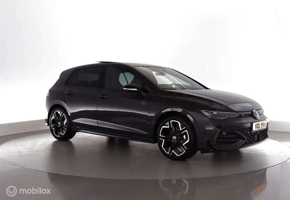 Volkswagen Golf 1.5 eTSI 150PK R-Line Edition Black Style fa uit 2024, foto 3