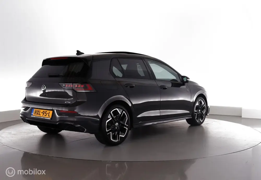 Volkswagen Golf 1.5 eTSI 150PK R-Line Edition Black Style fa uit 2024, foto 4