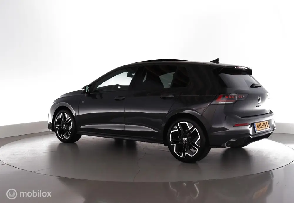 Volkswagen Golf 1.5 eTSI 150PK R-Line Edition Black Style fa uit 2024, foto 6