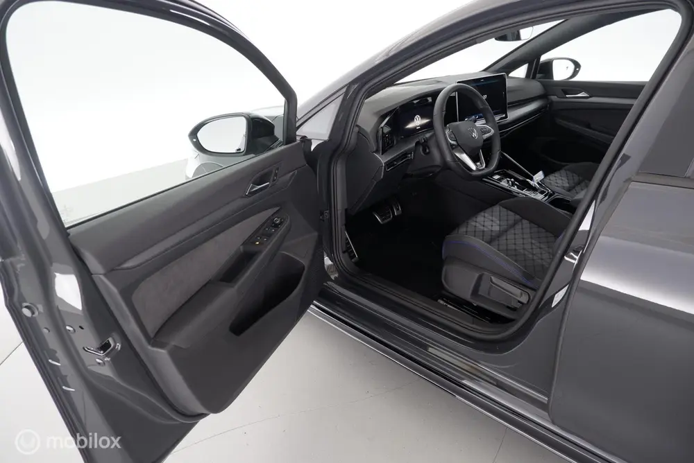 Volkswagen Golf 1.5 eTSI 150PK R-Line Edition Black Style fa uit 2024, foto 8