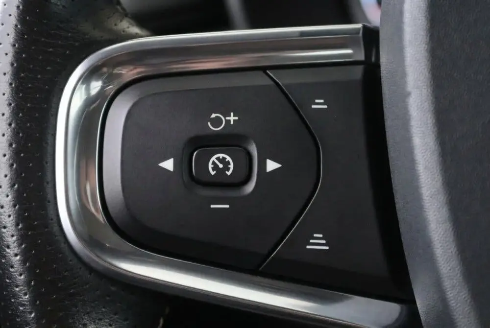 Volvo XC40 T4 R Design AWD 190 PK l Pano l Stoelverwarming l uit 2019, foto 20