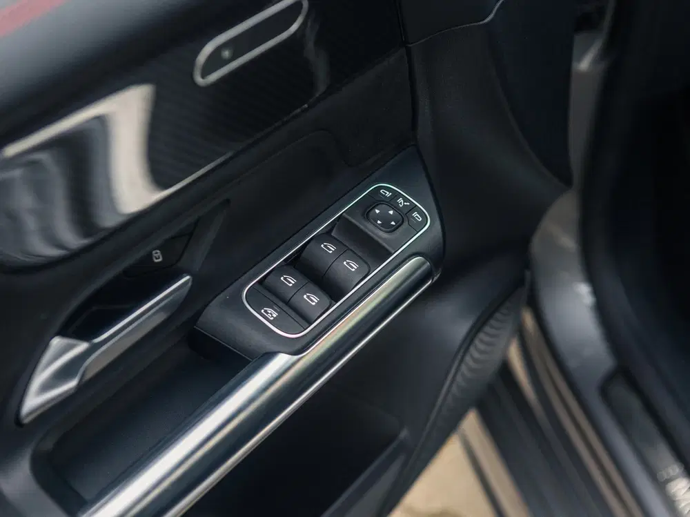Mercedes-Benz B-Klasse 200 Business Solution AMG uit 2020, foto 14