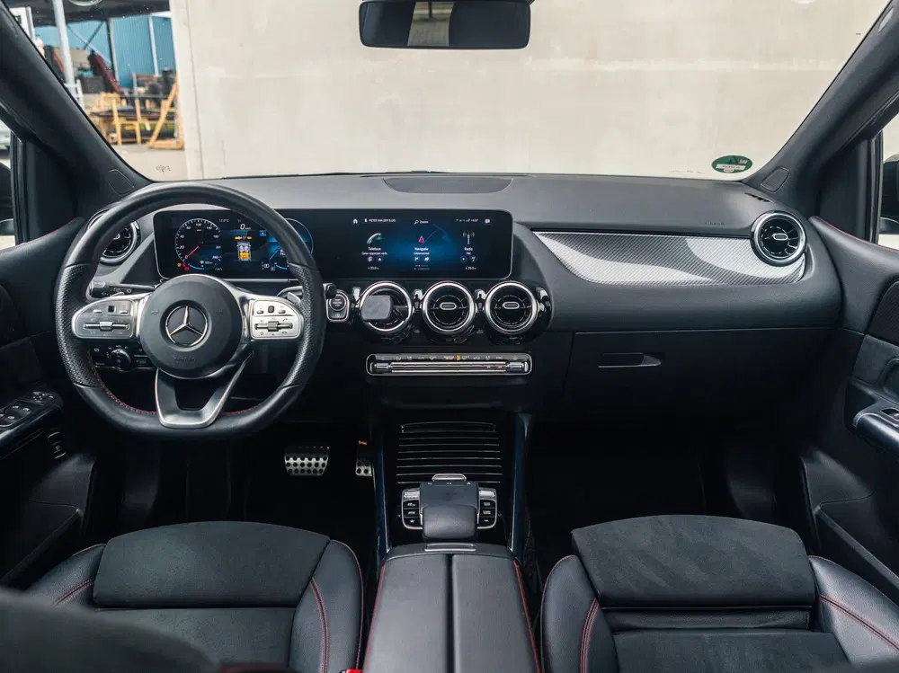 Mercedes-Benz B-Klasse 200 Business Solution AMG uit 2020, foto 2