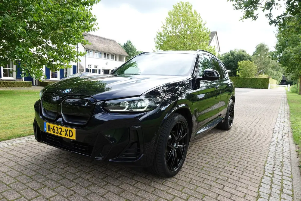 BMW iX3 Executive 80 kWh uit 2021, foto 2