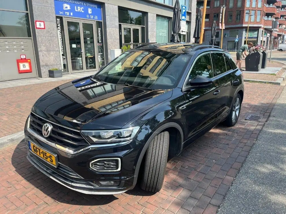 Volkswagen T-Roc 2.0 TSI 190pk 4Motion 7-DSG 2019 Zwart uit 2019, foto 2