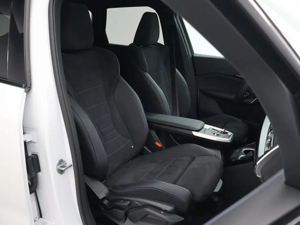 BMW iX1 eDrive20 67 kWh M-SPORT *46 KM NIEUW* + PA uit 2025, foto 11