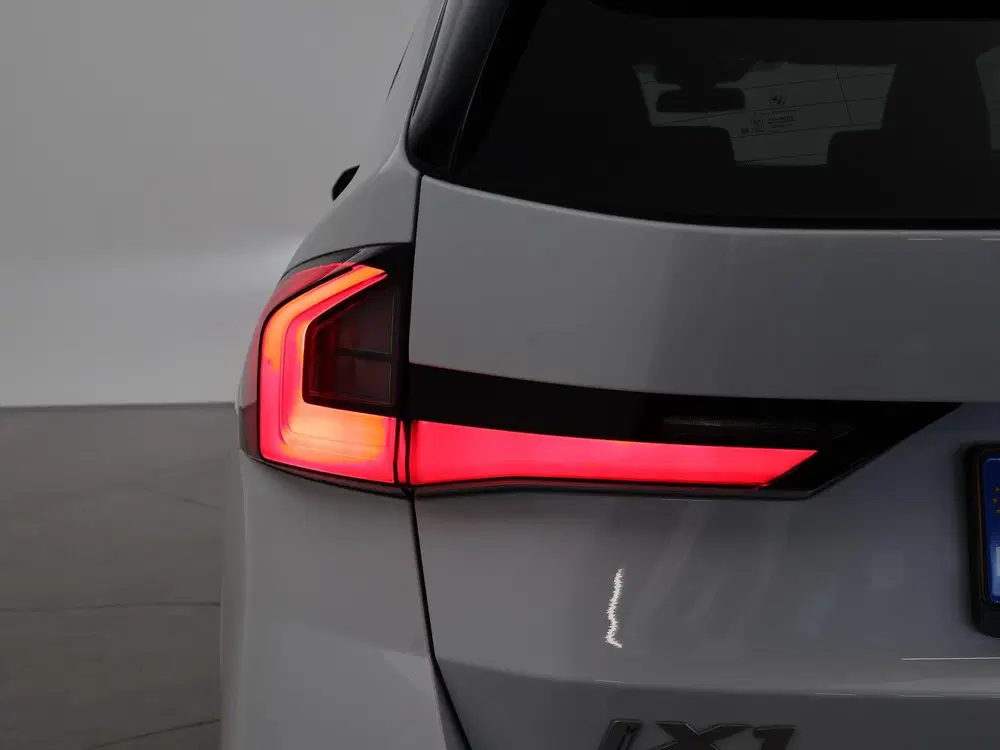 BMW iX1 eDrive20 67 kWh M-SPORT *46 KM NIEUW* + PA uit 2025, foto 17