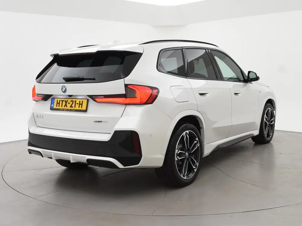 BMW iX1 eDrive20 67 kWh M-SPORT *46 KM NIEUW* + PA uit 2025, foto 2