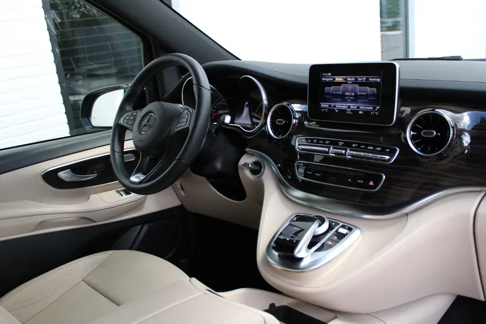 Mercedes-Benz V-Klasse 300d Aut uit 2021, foto 3