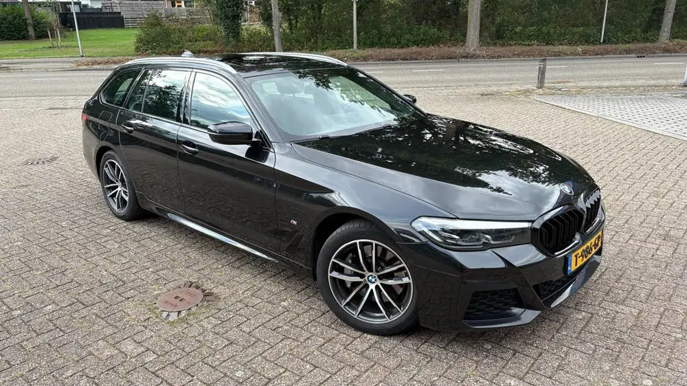 BMW 5-Serie 530i 252pk Xdrive Aut. 2022 Zwart uit 2022