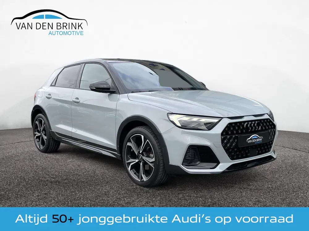 Audi A1 30 TFSI S-line Black Ed. Pijl grijs uit 2023
