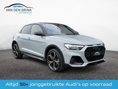 Audi A1 30 TFSI S-line Black Ed. Pijl grijs uit 2023