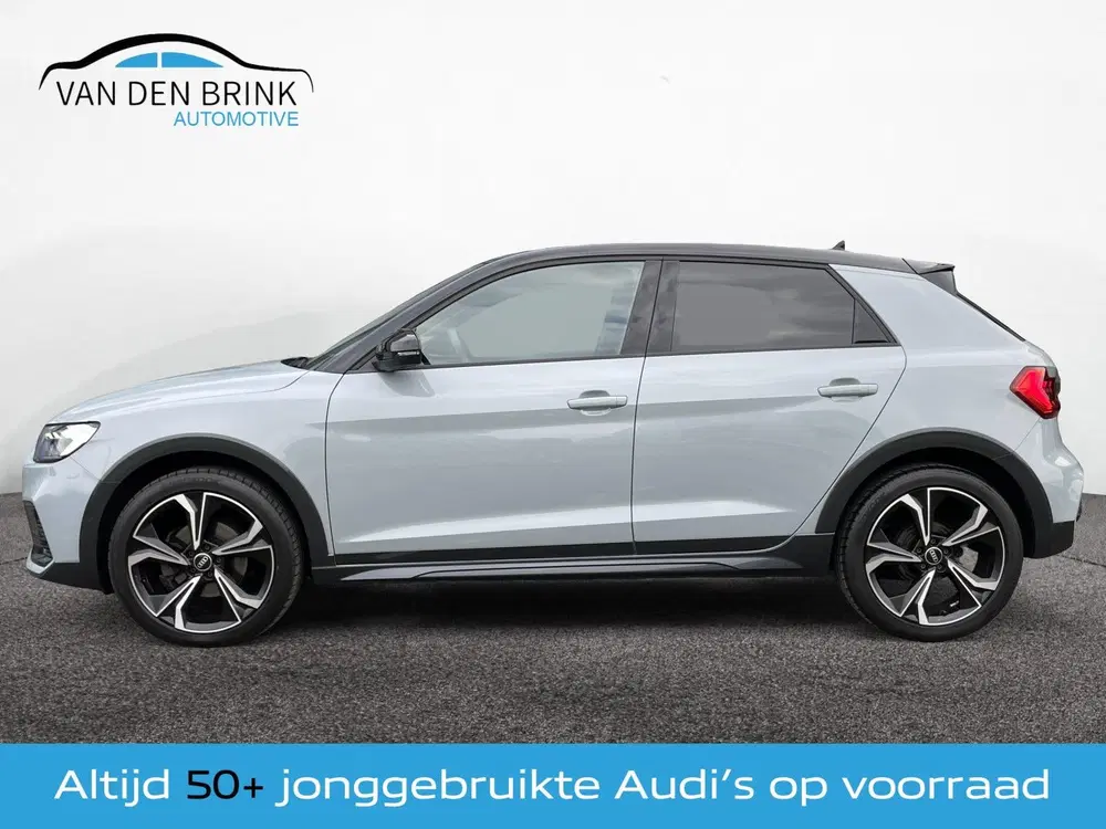 Audi A1 30 TFSI S-line Black Ed. Pijl grijs uit 2023, foto 2