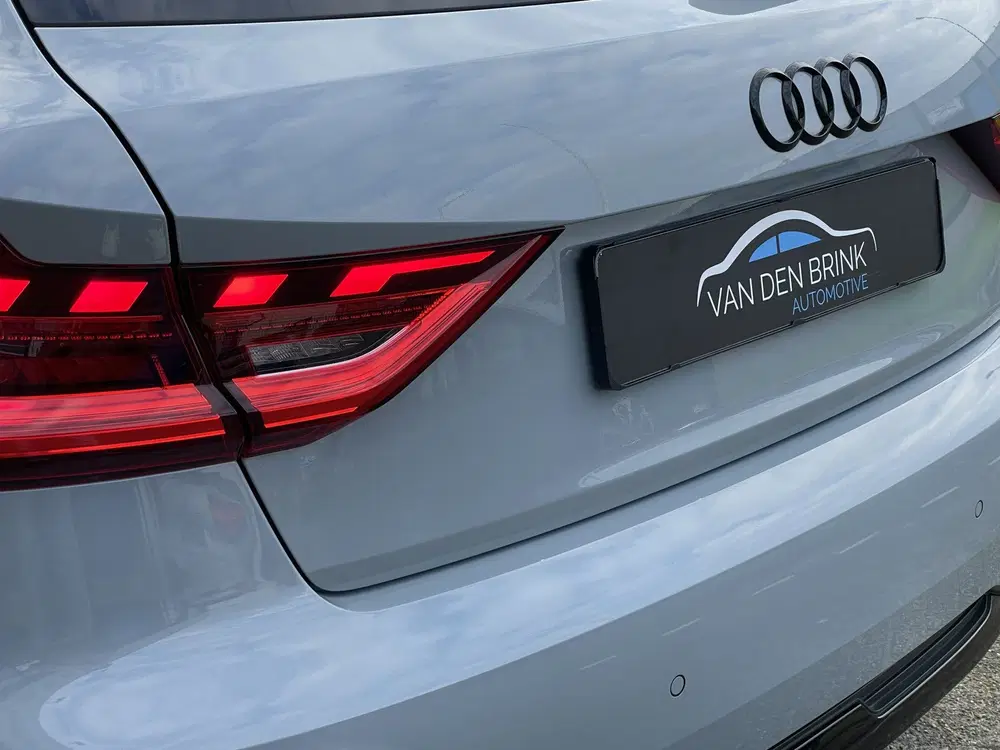 Audi A1 30 TFSI S-line Black Ed. Pijl grijs uit 2023, foto 20