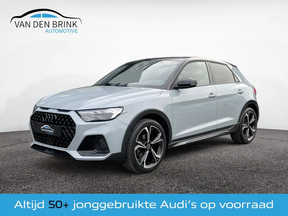 Audi A1 30 TFSI S-line Black Ed. Pijl grijs uit 2023, foto 3