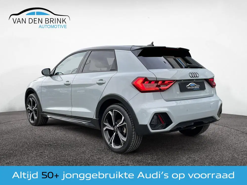 Audi A1 30 TFSI S-line Black Ed. Pijl grijs uit 2023, foto 4