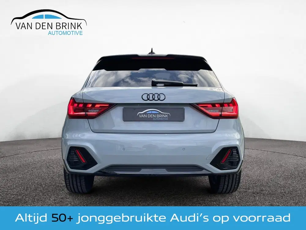Audi A1 30 TFSI S-line Black Ed. Pijl grijs uit 2023, foto 5