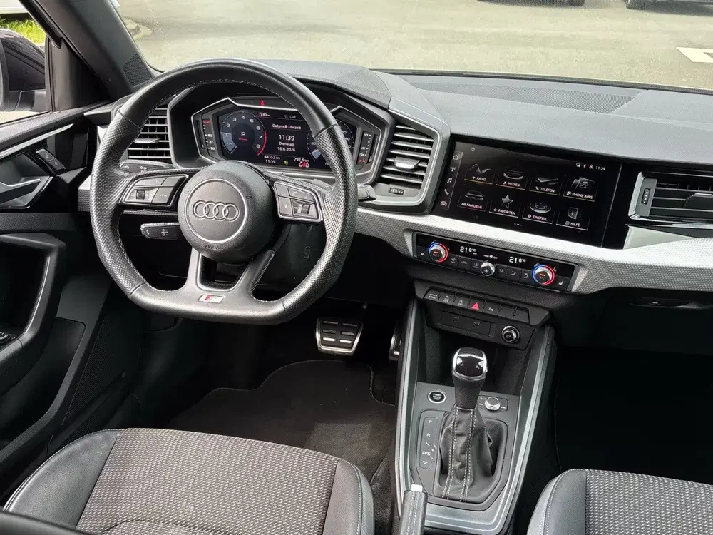 Audi A1 30 TFSI S-line Black Ed. Pijl grijs uit 2023, foto 8