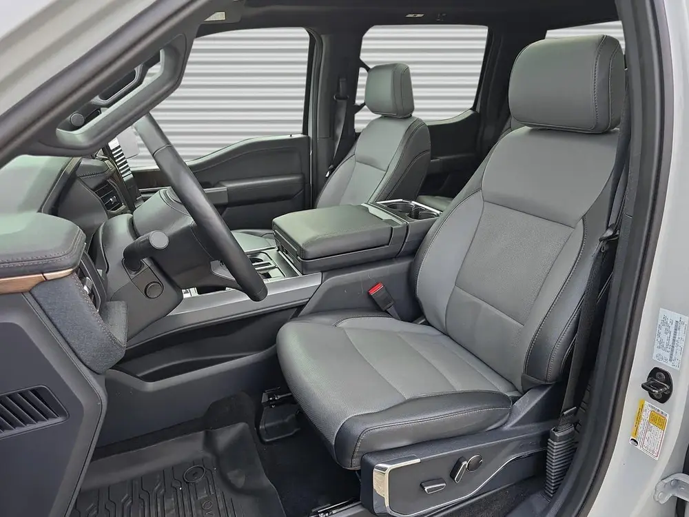 Ford F150 USA F-150 LIGHTNING LARIAT ER (bj 2023) uit 2023, foto 11