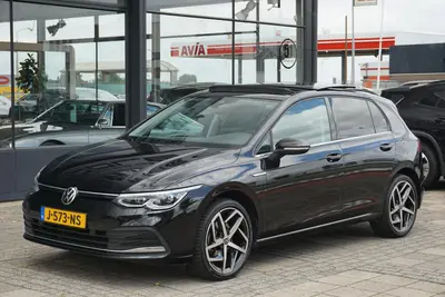 Volkswagen Golf 1.5 eTSI Style | PANO | ACC uit 2020