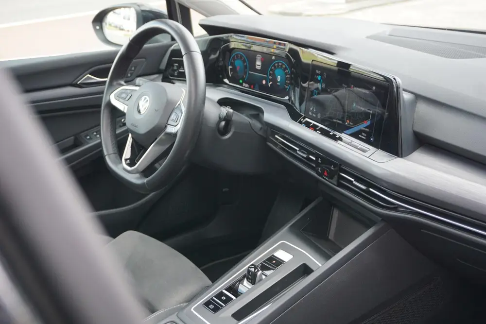Volkswagen Golf 1.5 eTSI Style | PANO | ACC uit 2020, foto 3