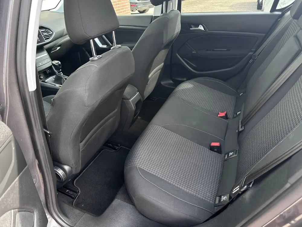 Peugeot 308 1.2 PureTech Blue Lease Executive|Panorama|Navig uit 2019, foto 10